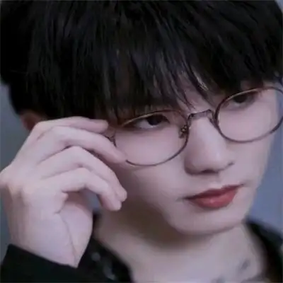 高清戴眼镜男生真人头像图片大全