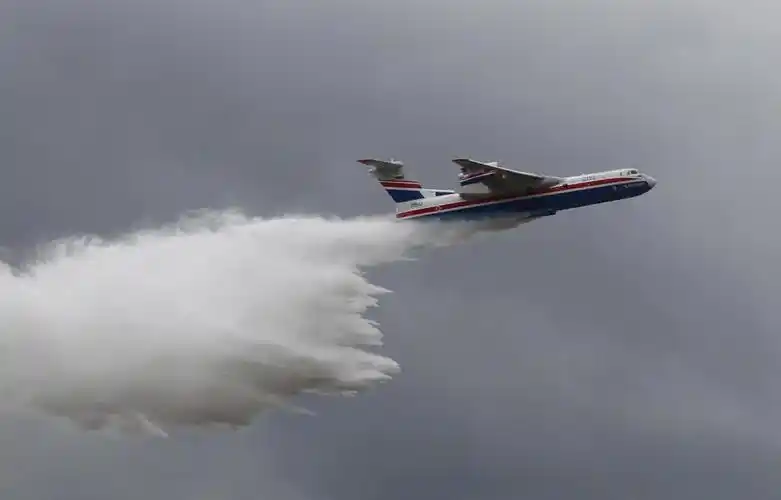 原来飞机是这样灭火的