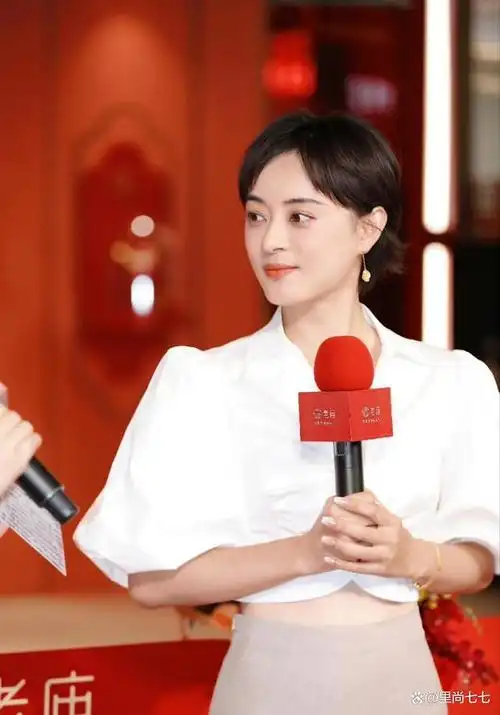 孙俪越来越不像样了,一身大妈装暴露身材短板,老气发型太男人