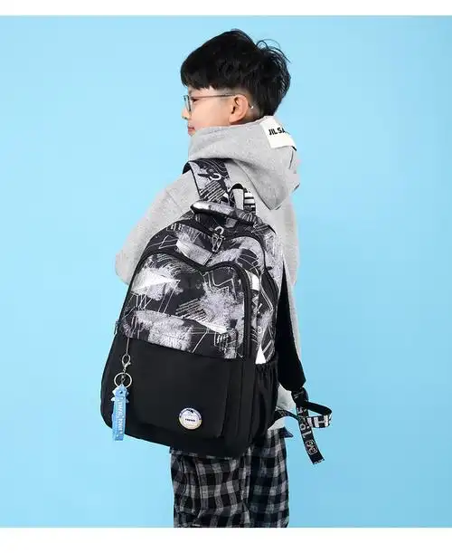 书包小学生男新款防水耐脏高颜值三年级四五六大容量帅气轻便背包烫金