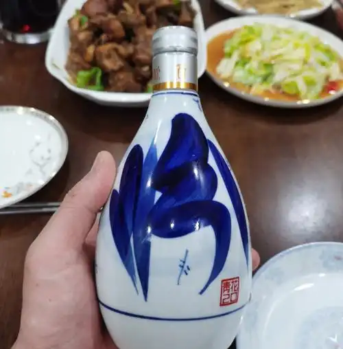 白酒必备干货知识酱香浓香都搞不懂还怎么在酒桌吹牛快收藏