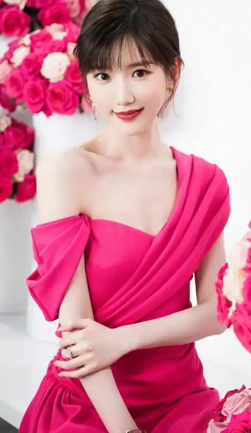 毛晓彤高清魅力写真,明艳动人!__财经头条