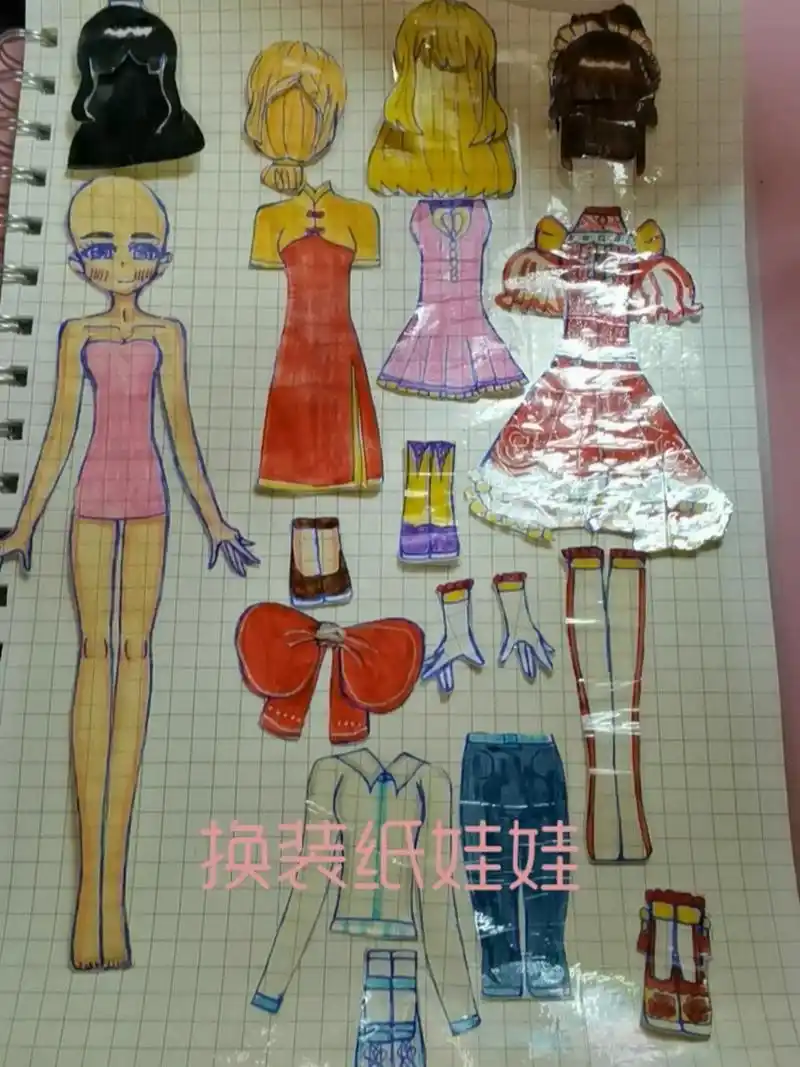 自制的换装纸娃娃吖 下期可以尝试做活动纸娃娃