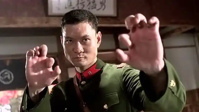 精武英雄:拳王周比利与李连杰硬碰硬,高手对决就是精彩