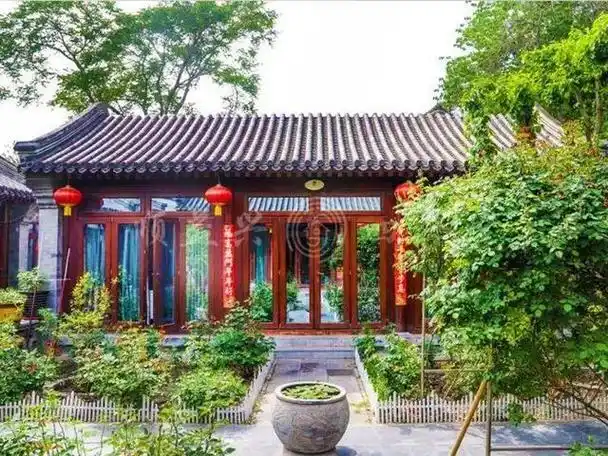 在北京,提到这样的房产自然避不开一种房型,那就是四合院.