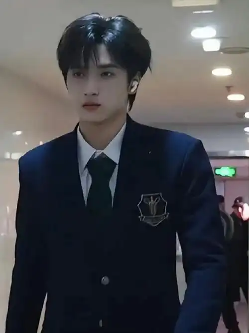 人生套装之校服西#严浩翔