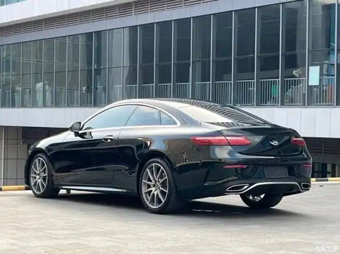 出21款奔驰e260coupe祖母绿