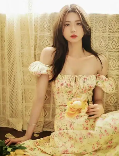 王秋紫高清清纯美图,优雅迷人!__财经头条