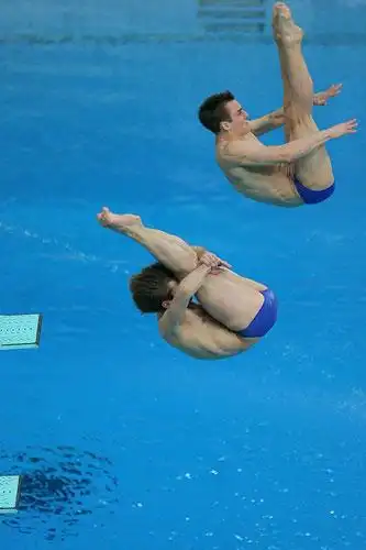 幻灯:世界杯王峰秦凯夺冠 压水花动作无可挑剔