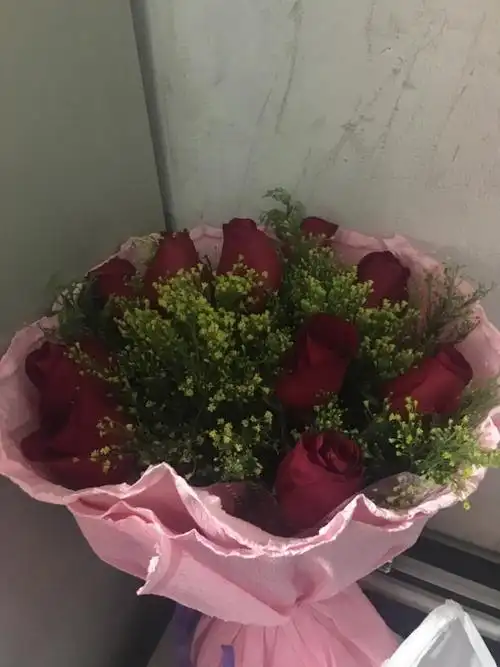 21岁以来收的第一束玫瑰花,也是我们在一起的第一个情人节