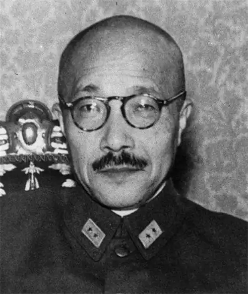 期间日本的七名甲级战犯,分别是东条英机,松井石根,武藤章,板垣征四郎