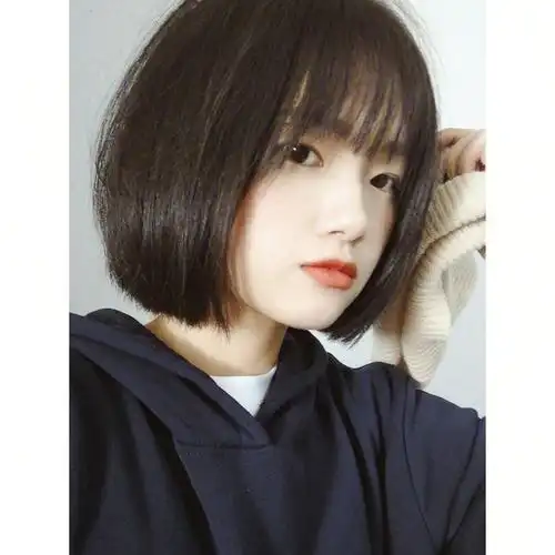 00圆脸减龄短发发型基本就是学生头,超减龄的,走在大街上都会被误