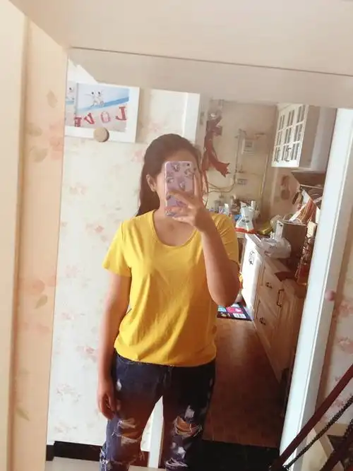 "滑溜溜穿着超级舒服 做工很细 后悔没多买几件  172cm  130斤穿 合身