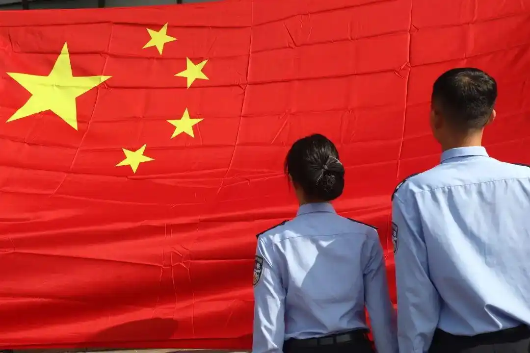 穿上这身警服,警察不仅仅是一个职业,更是责任和使命.