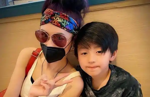 谢霆锋张柏芝三娃之谜,王菲道实情,为何不为谢霆锋生孩子