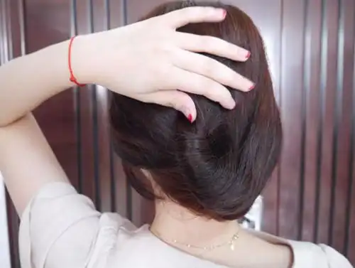 学扎简单的女生发型 优雅系简单挽发发型教程