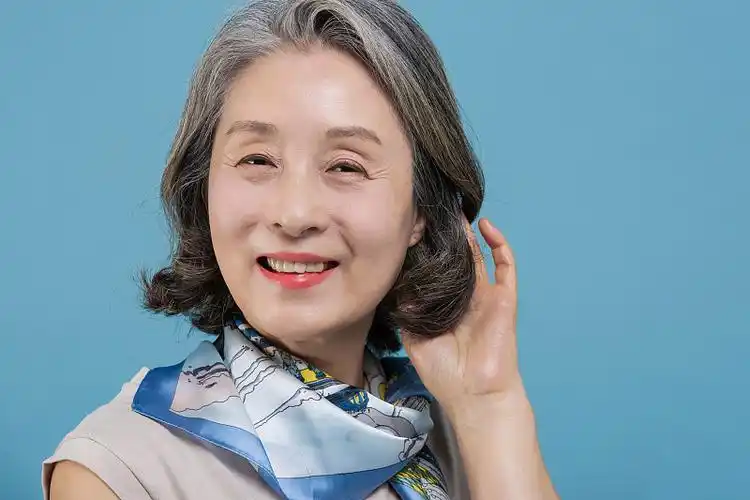 老年妇女,女性气质,优雅,微笑图片下载