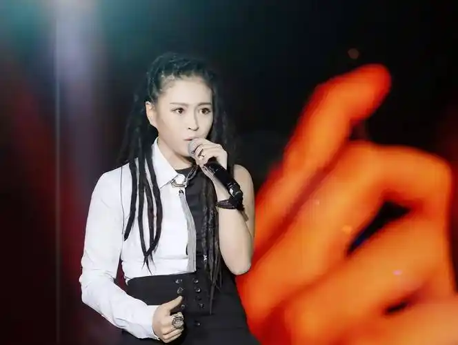 歌手毕夏:3年内痛失母亲,丈夫张恒远,恩师汪峰承诺帮助她_北京_歌迷