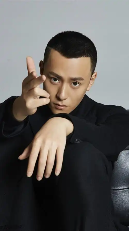 秦俊杰,演员,小鲜肉,大陆明星,时尚写真,手机壁纸男演员秦俊杰