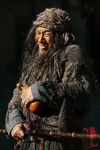 电影《醉拳苏乞儿》许占伟剧中精湛演技 挑战丐帮人物