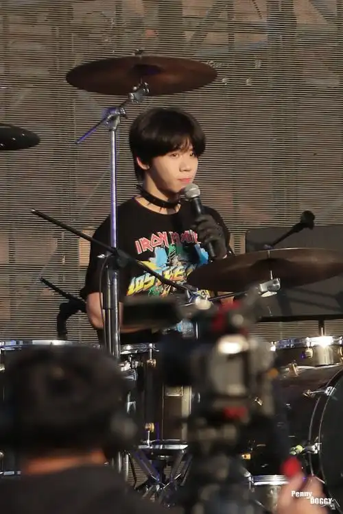 《胡宇桐直播》《胡宇桐杂志》《胡宇桐封面》《胡宇桐架子鼓打唱》5