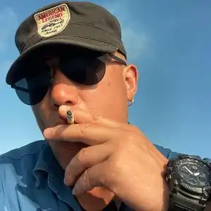 搜索 抖音号:  ysz730505 一个住在海岛上平凡的中年大叔 关注 合集