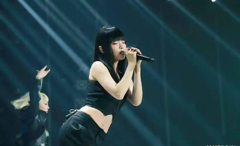 原创歌手穿搭亮点多袁娅维穿了芭比粉张韶涵超惊艳