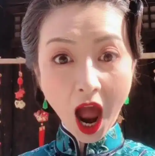 "眉庄"斓曦晒搞笑表情包,古装扮相成熟,被网友吐槽眉姐姐老了