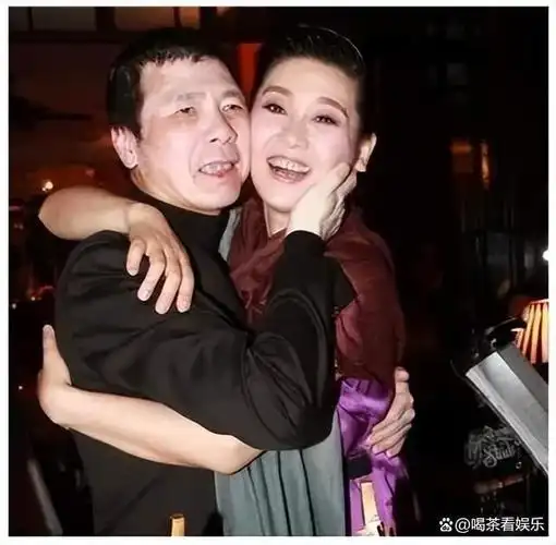 看惯了娱乐圈里的假情假爱,大家似乎忘记了还有这样一群"干净"的女