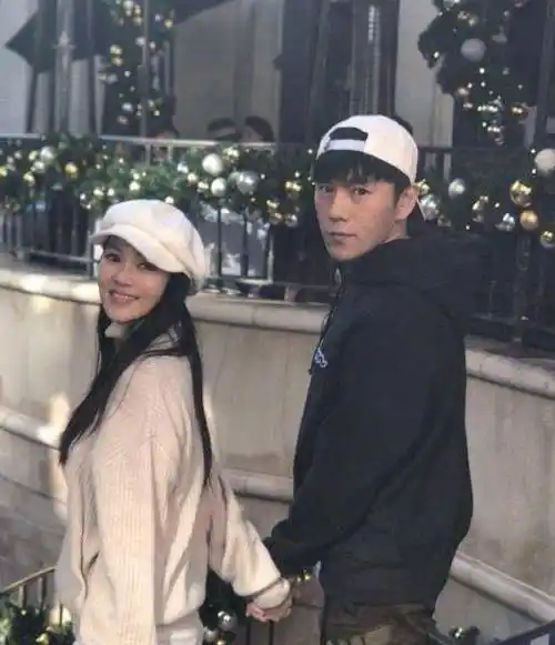 原创1999年深夜伊能静穿着睡衣敲开了黄磊的门我的身材口好疼