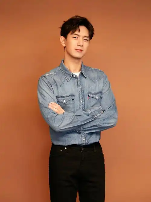 娱乐圈里,演技与颜值同时具备的新生代男演员,你最先想到了谁?