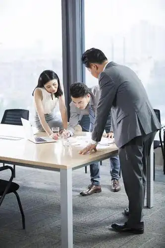 成年人,中年人,老年人,三个人,同事,商务人士,商务男性,商务女性,办公