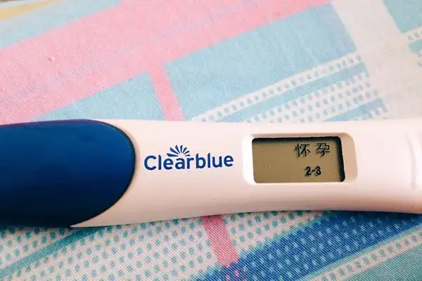 使用可丽蓝clearblue早早孕电子测试笔建议从预计的月经之日开始检测