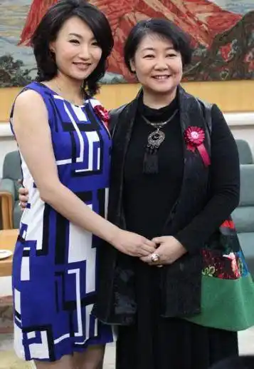 原创电视淘气包李梓萌出身优越为何43岁还愁嫁你看她老爸是谁