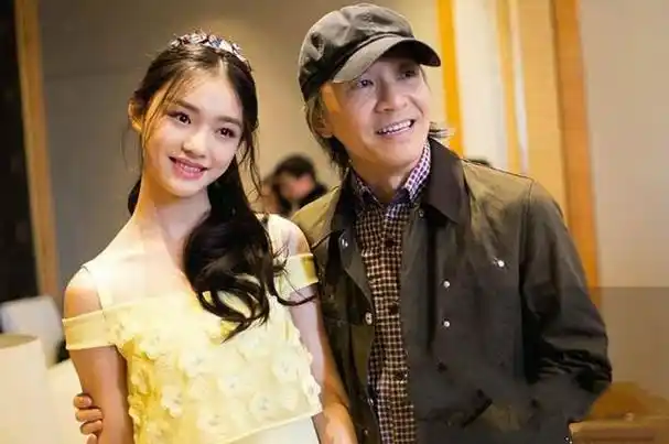 星女郎林允吐槽一天只能睡8小时 要知道就你的工作有人不睡觉都干