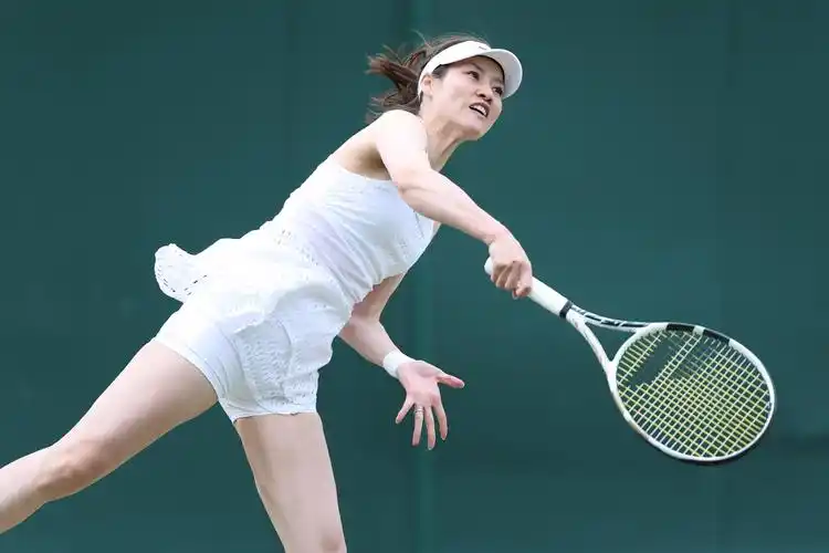 体坛联播|李娜出战温网元老赛,哈登申请交易离开76人_运动家_澎湃新闻