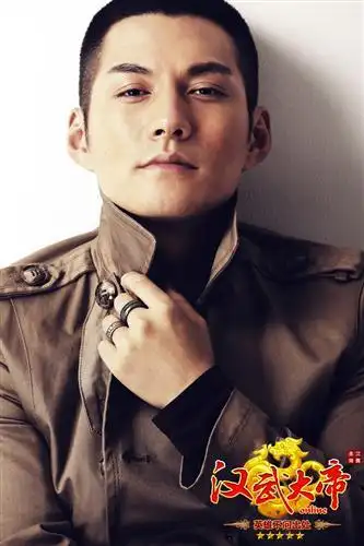 影视红星"严宽"为形象代言人,这位被誉为"古装第一美男"的当红影星,将