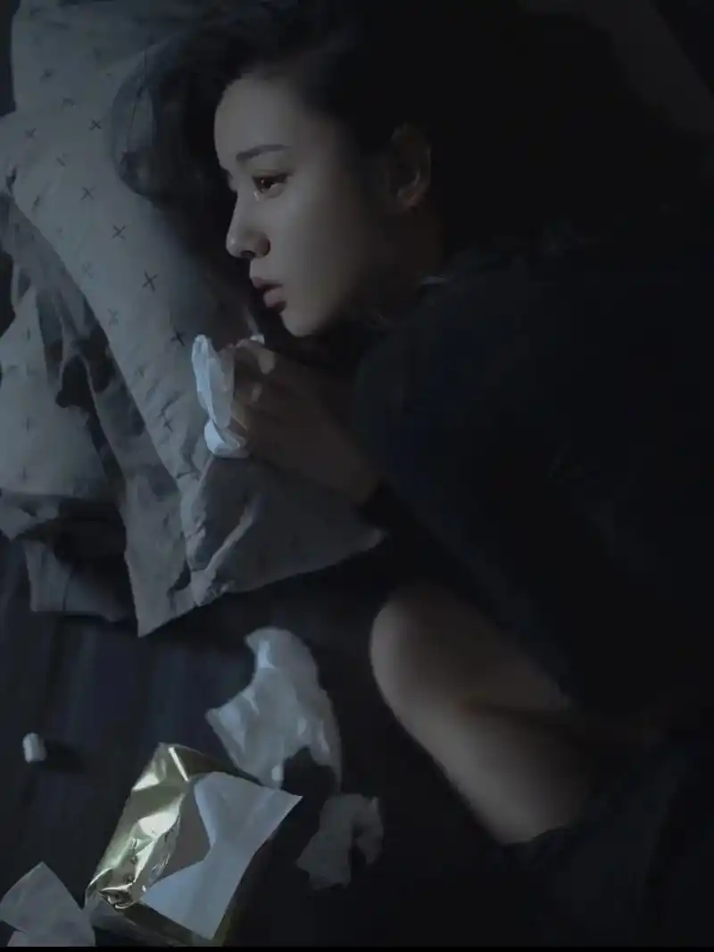 "夜晚不只是用来睡觉的,它可以用来失眠,痛哭,绝望,抑郁,崩 - 抖音