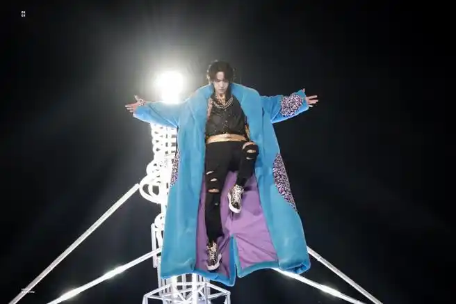 王一博吊威亚后空翻