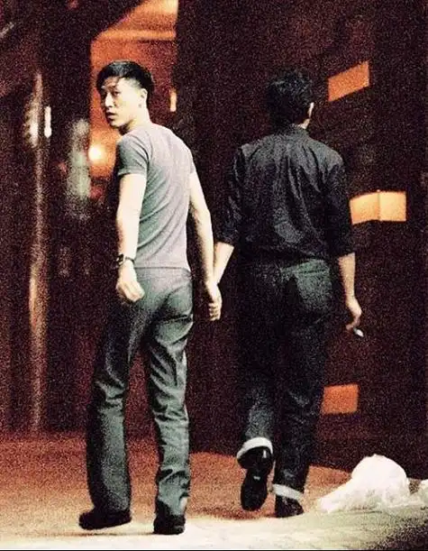 唐鹤德贴照怀念张国荣执子之手与子偕老