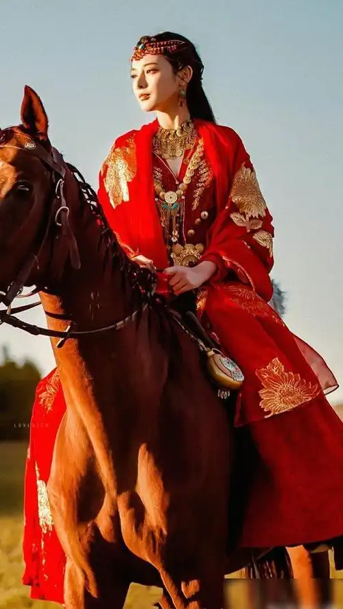 东宫小枫彭小苒红衣造型欣赏每一张都是盛世美颜啊