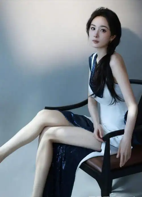 原创杨幂全球高定首穿太惊艳了网友衣服被幂姐撑起来了