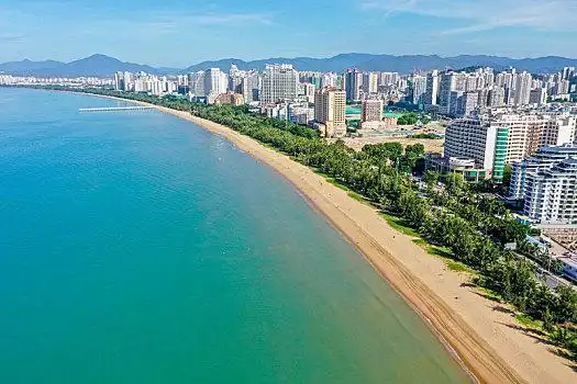 海南岛航拍海南三亚湾旅游度假区海水浴场椰林沙滩航拍海南三亚湾旅游