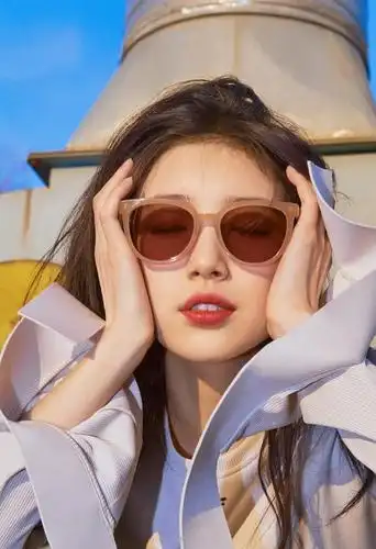 韩国初恋裴秀智广告大片,清纯不再变身酷帅女孩!