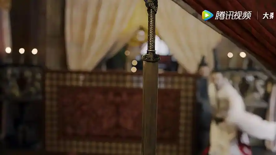 大秦赋:嬴政出宫加冠亲政,却将秦王剑悬挂于赵姬中