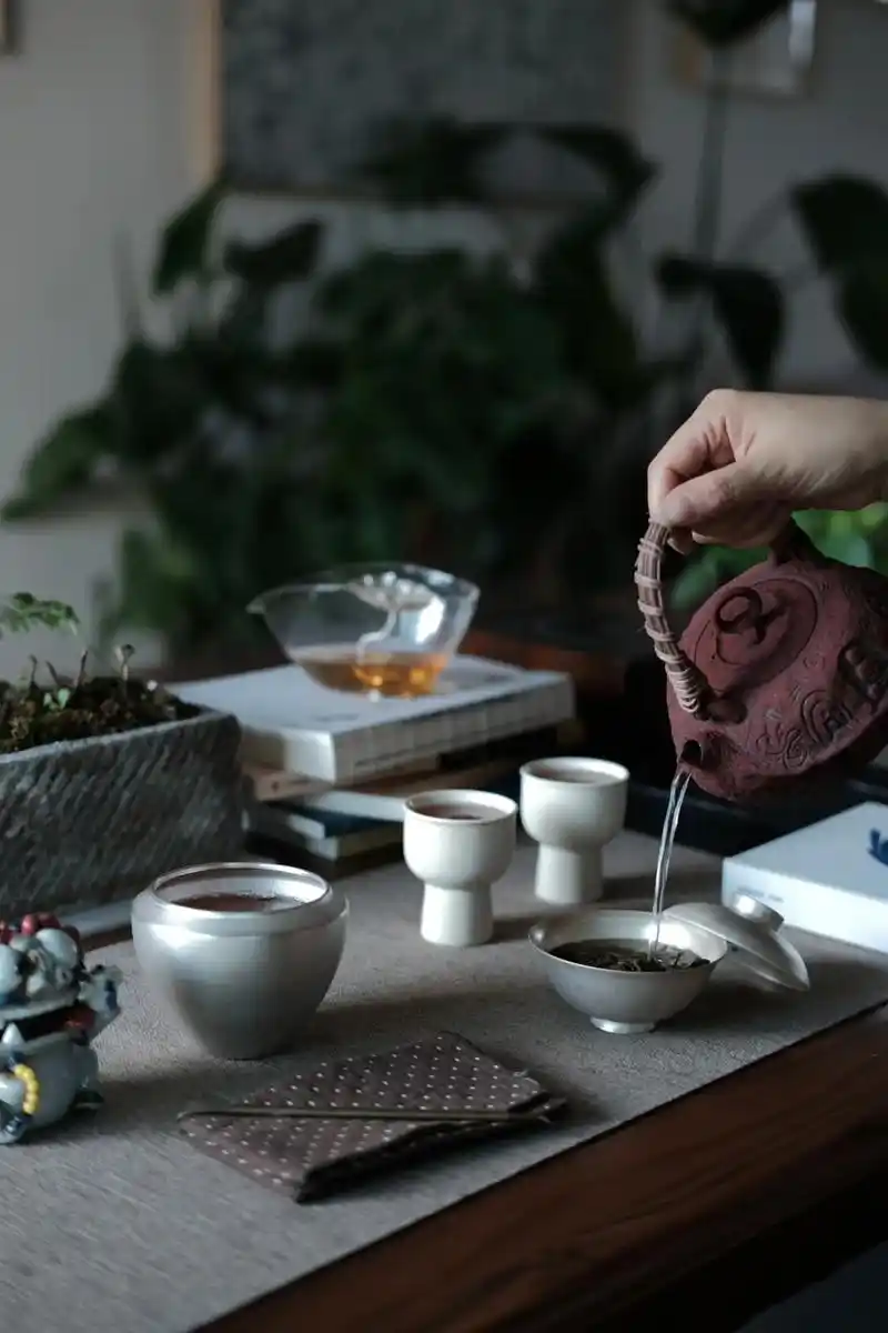 喝茶,读书,三两爱好足以瓦解世间潦草.曾经很深入地思考过,  - 抖音