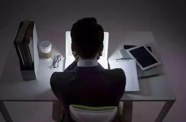 熬夜加班成广泛现象,保养身体提上日程,论加班一族如何养生?