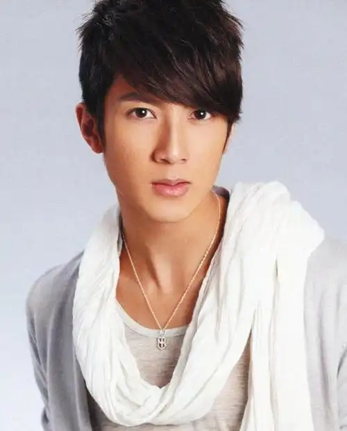 韩媒选出中国十大帅哥,周杰伦垫底,张翰鹿晗上榜,第一名是他?