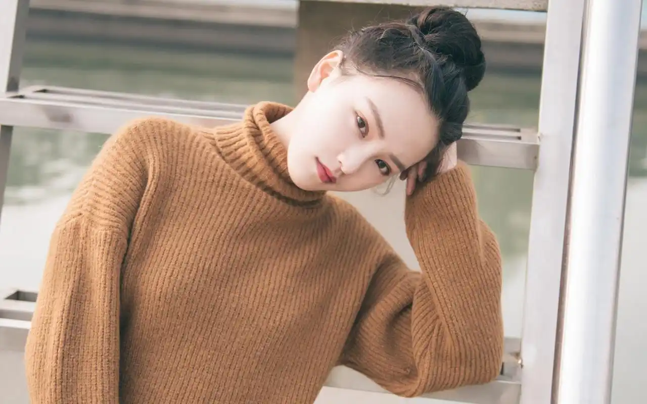 网红美女黄灿灿日系风写真高清壁纸