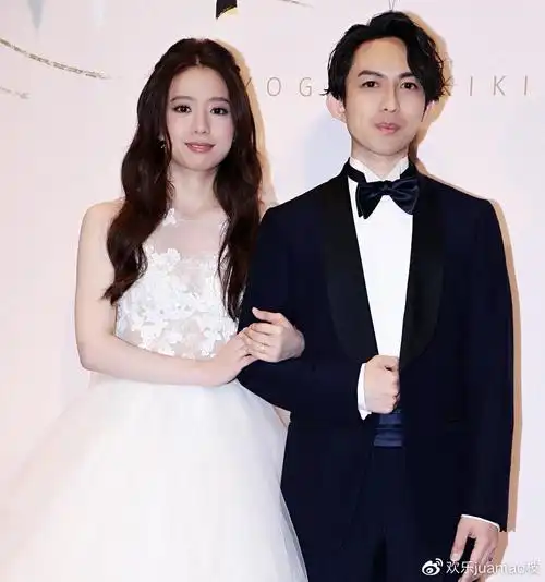 34岁歌手林宥嘉晒全家福营业一家四口很幸福妻子近照曝光好漂亮